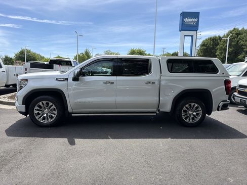 Used 2023 GMC Sierra 1500 Denali w/ Technology Package AWD/4WD image 7