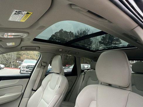 Used 2024 Volvo XC60 B5 Core image 19