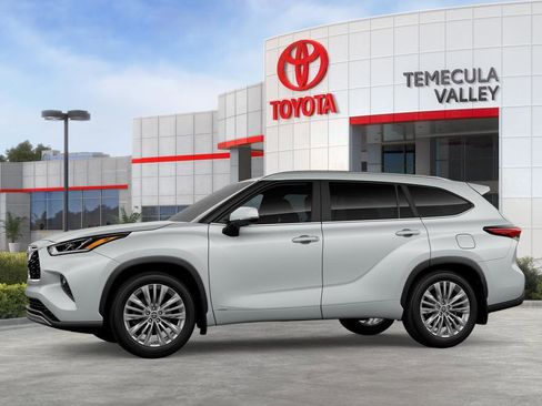New 2026 Toyota Highlander Platinum image 4