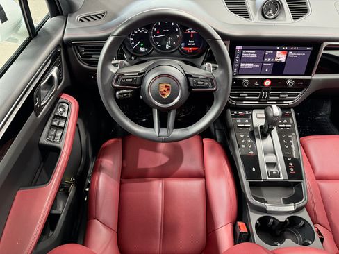 Certified 2026 Porsche Macan AWD/4WD image 17