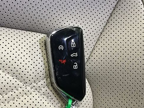 Used 2025 Volkswagen Atlas SE AWD/4WD image 21