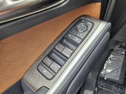 Used 2025 Lexus GX 550 w/ Accessory Package (2T) AWD/4WD image 15