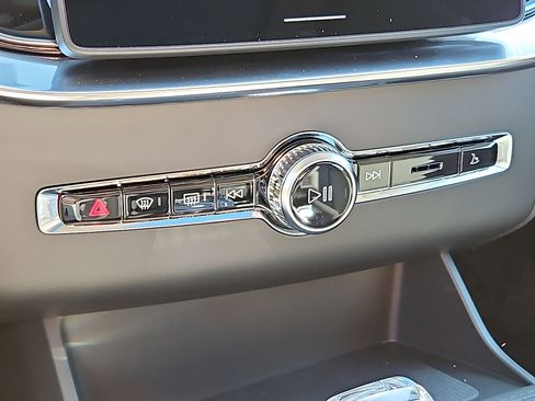 New 2026 Volvo XC90 B6 Ultra w/ Protection Package Premier AWD/4WD image 13