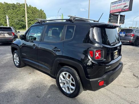 Used 2017 Jeep Renegade Latitude AWD/4WD image 7