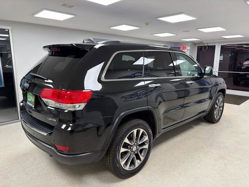 Used 2018 Jeep Grand Cherokee Limited w/ Luxury Group II image 3