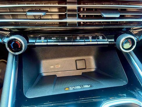 New 2025 Chevrolet Traverse LT w/ Driver Confidence Package FWD image 15