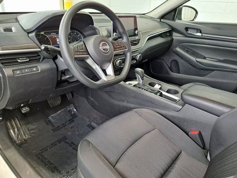 Used 2025 Nissan Altima 2.5 SV FWD image 7