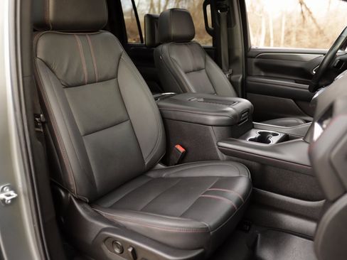 Used 2022 Chevrolet Suburban RST w/ Luxury Package image 38