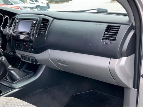 Used 2015 Toyota Tacoma 4x4 Access Cab w/ Convenience Package image 17