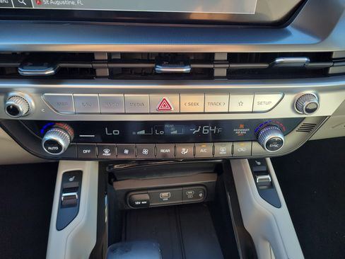 Certified 2023 Kia Telluride S w/ S Sunroof Package FWD image 34