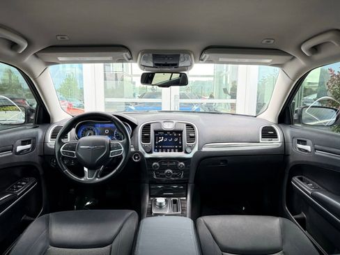 Used 2020 Chrysler 300 Touring w/ Driver Convenience Group RWD image 27