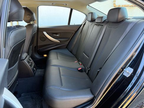 Used 2018 BMW 320i xDrive Sedan w/ Convenience Package image 4