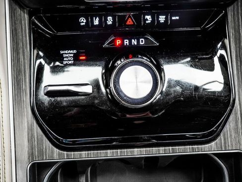 Used 2024 Jeep Wagoneer L Series II w/ Flexible Seating Group image 21