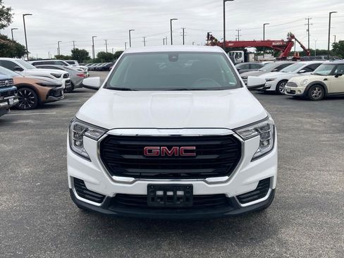 Used 2024 GMC Terrain SLE FWD image 2