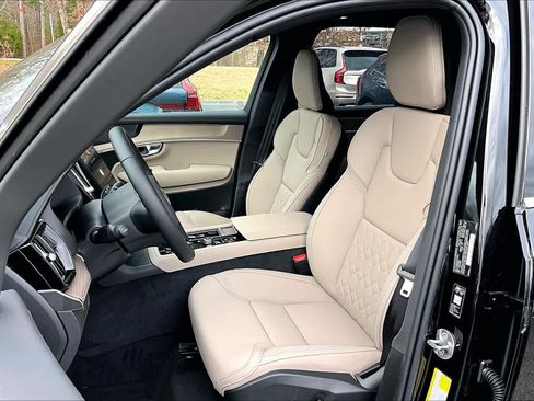 New 2026 Volvo XC90 B6 Plus w/ Protection Package Premier image 13