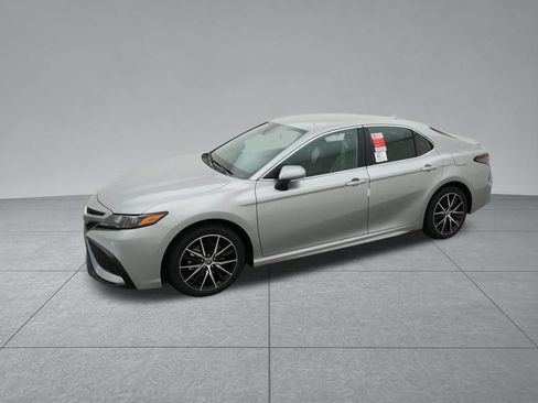 Used 2023 Toyota Camry SE FWD image 2