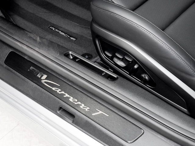 Certified 2024 Porsche 911 Carrera T RWD image 9