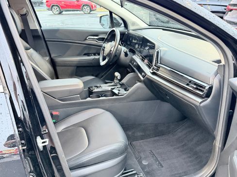 Used 2023 Kia Sportage EX image 9