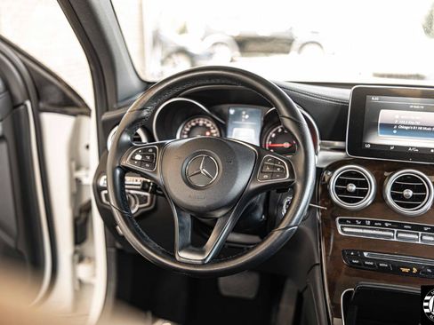 Used 2017 Mercedes-Benz GLC 300 4MATIC w/ Premium 2 Package image 18