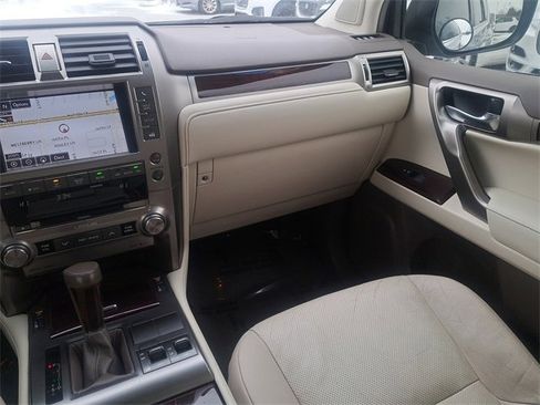Used 2017 Lexus GX 460 Premium image 17