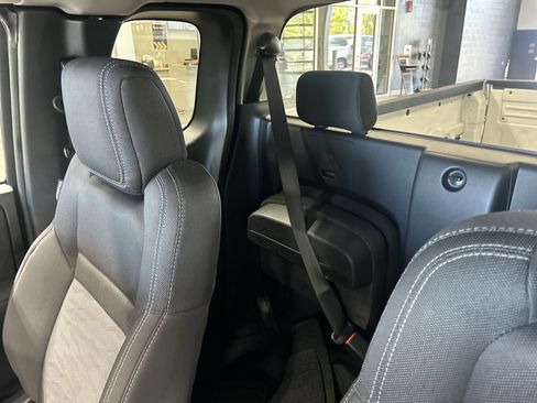 Certified 2024 Nissan Frontier SV w/ Technology Package AWD/4WD image 5
