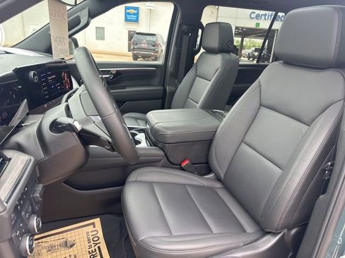 Used 2025 Chevrolet Suburban Z71 w/ Z71 Off-Road Package image 10