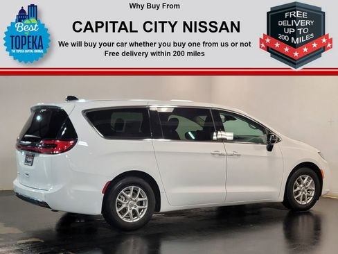 Used 2024 Chrysler Pacifica Touring-L image 25