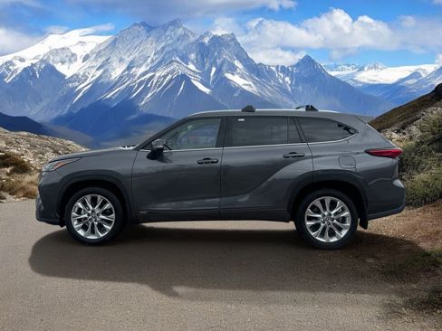 Used 2023 Toyota Highlander Limited w/ Protection Package #3 (TMS) AWD/4WD image 2