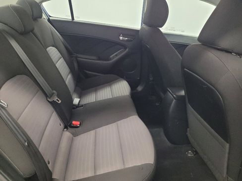 Used 2018 Kia Forte S image 19