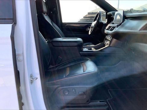 Used 2022 GMC Yukon XL AT4 image 9