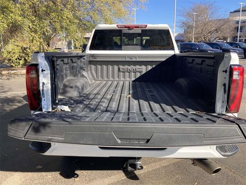 Used 2025 GMC Sierra 2500 Denali w/ Denali Reserve Package image 8