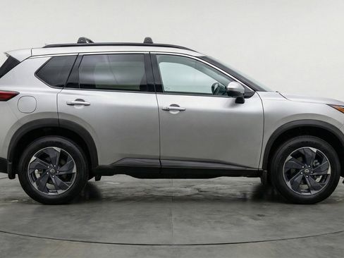 Used 2025 Nissan Rogue SV image 11
