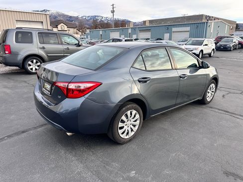 Used 2017 Toyota Corolla LE image 3