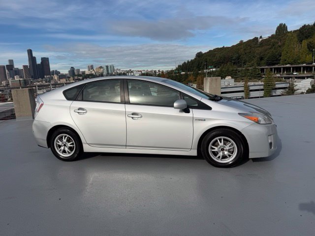 Used 2010 Toyota Prius Four w/ Navigation Pkg FWD image 2