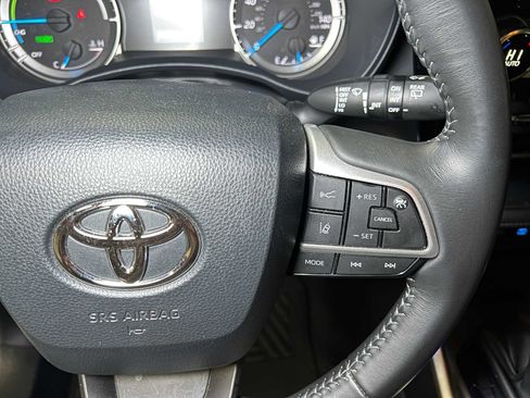 Used 2022 Toyota Highlander LE image 28