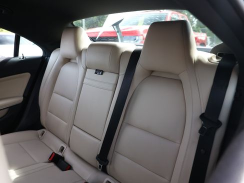 Used 2019 Mercedes-Benz CLA 250 image 12