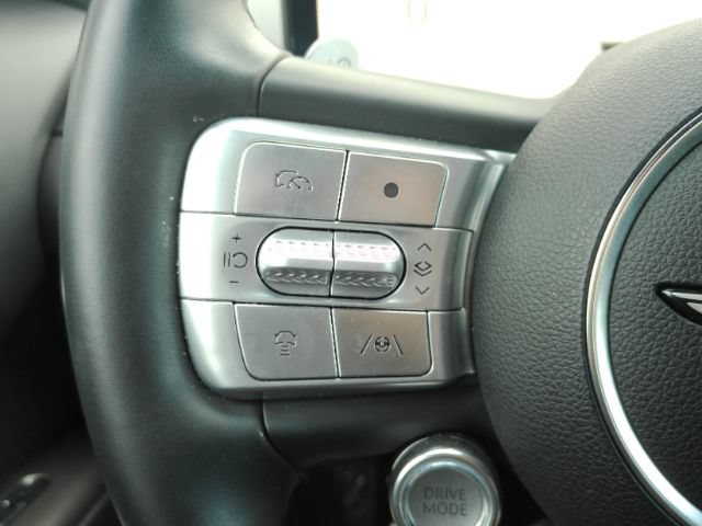 Used 2024 Genesis GV60 RWD image 43