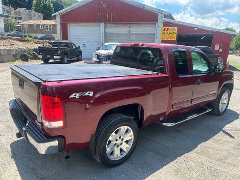 Used 2008 GMC Sierra 1500 SLE w/ Sierra NFL Edition AWD/4WD image 4