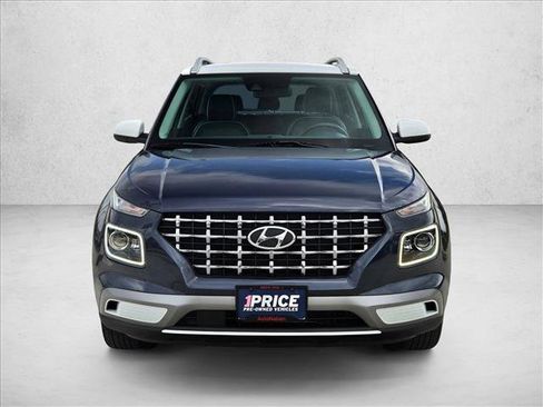 Used 2021 Hyundai Venue FWD image 2