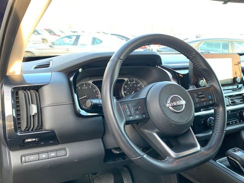 Used 2025 Nissan Pathfinder SV image 36