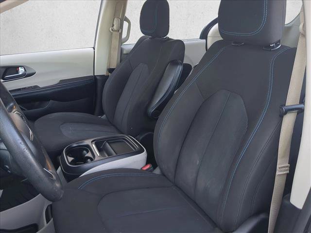 Used 2021 Chrysler Pacifica Touring FWD image 15