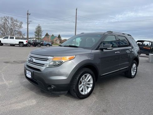 Used 2014 Ford Explorer XLT image 3