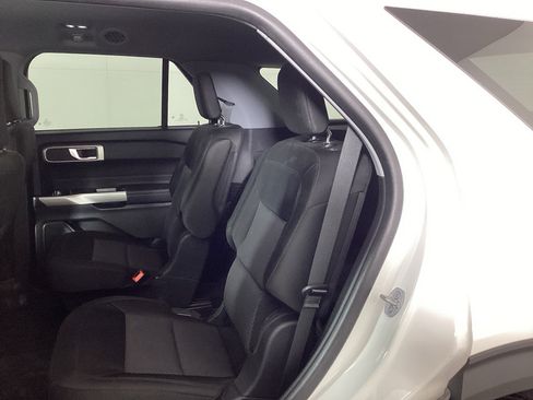 Used 2023 Ford Explorer XLT image 13
