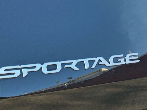 Used 2024 Kia Sportage LX image 10
