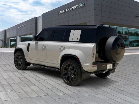 Used 2026 Land Rover Defender 110 OCTA AWD/4WD image 3