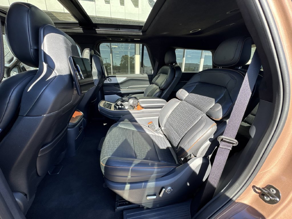 Certified 2026 Lincoln Navigator Black Label AWD/4WD image 25
