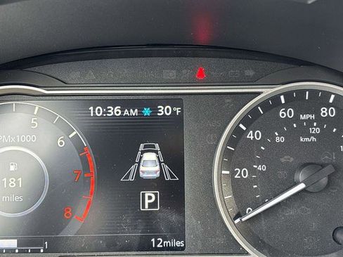 Used 2025 Nissan Versa SV w/ Trunk Package image 18