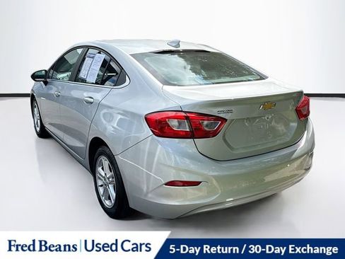 Used 2018 Chevrolet Cruze LT w/ Convenience Package FWD image 6