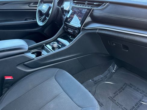 Used 2023 Jeep Grand Cherokee L Laredo image 19