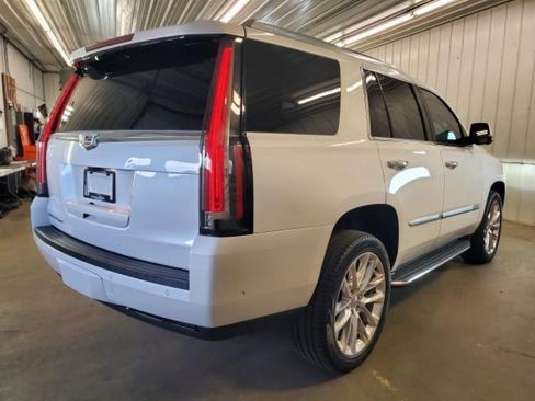 Used 2020 Cadillac Escalade Luxury AWD/4WD image 3